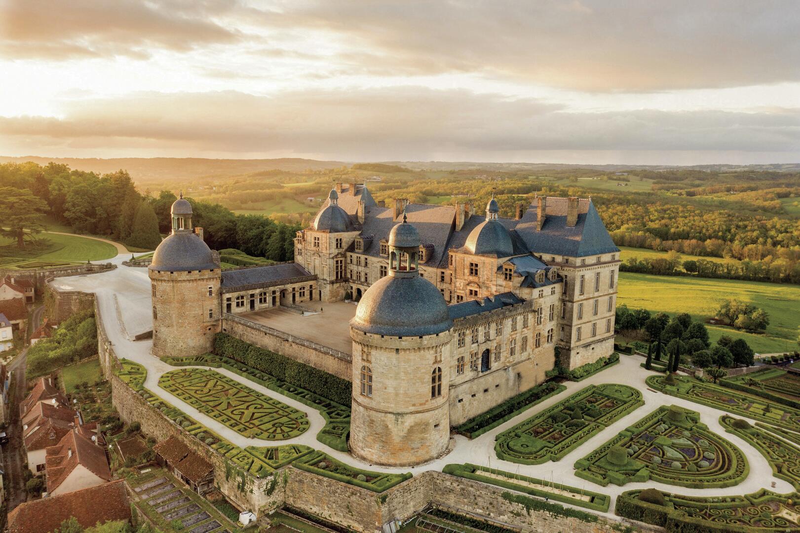 Kasteel van Hautefort van bovenaf gezien