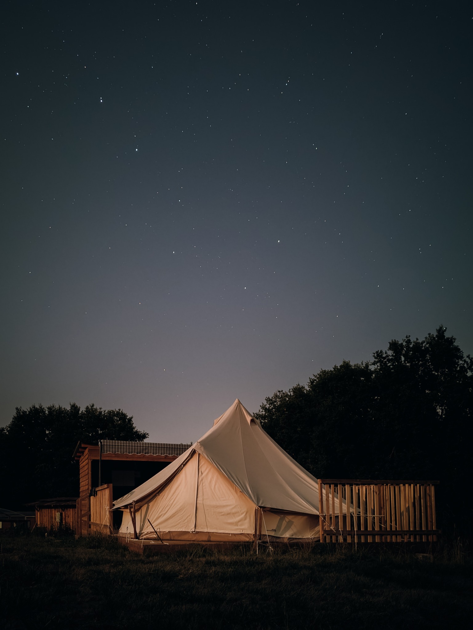 Glampingtent onder een sterrenhemel bij Les Secrets de la Nature