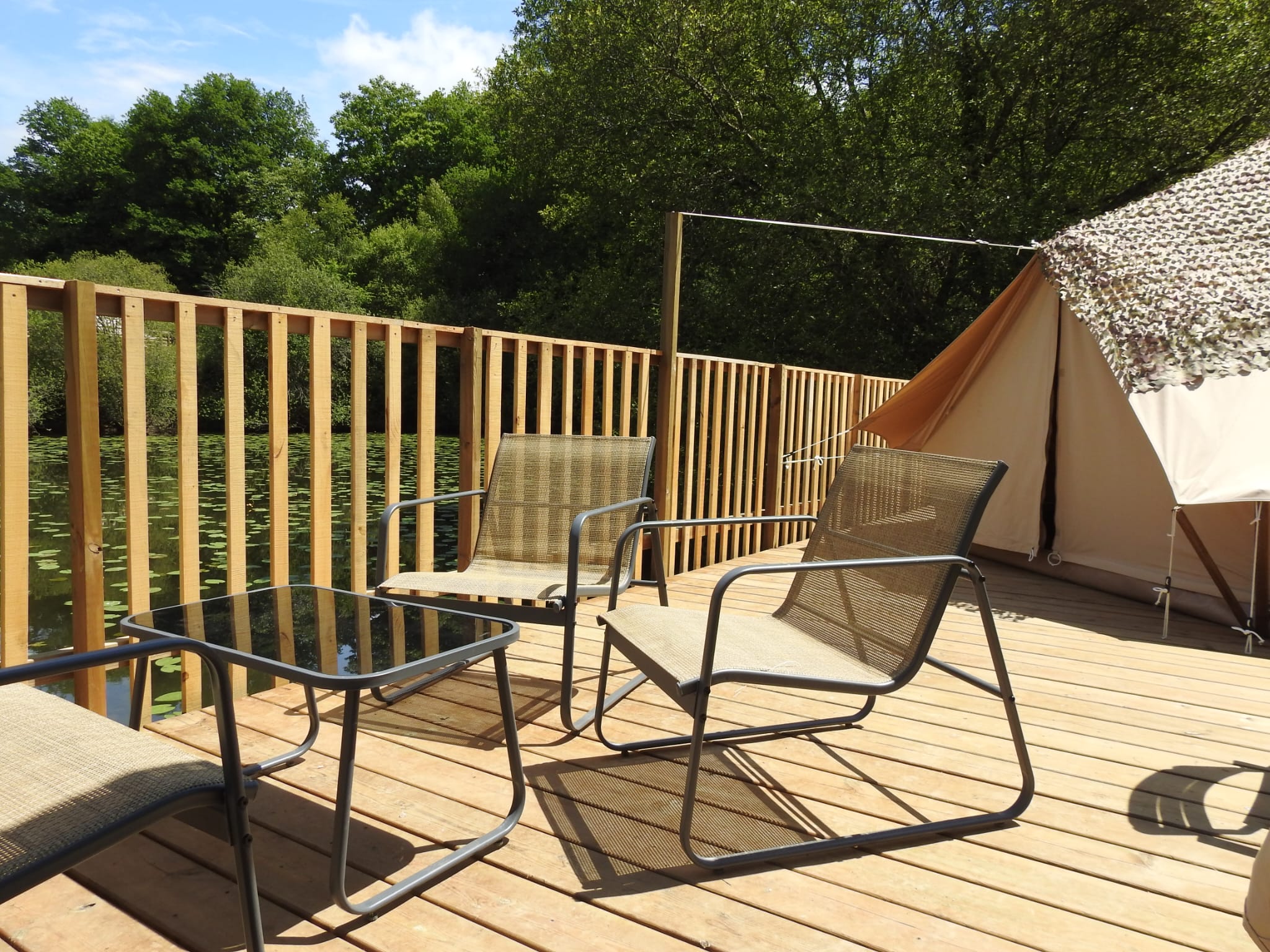 Tent aan de vijver at Les Secrets de la Nature — photo 4