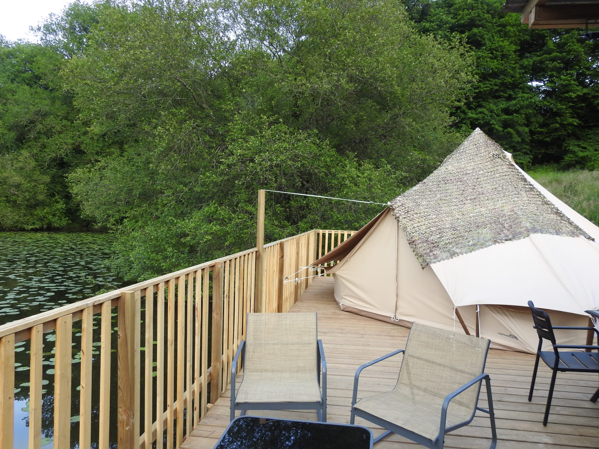 Tent aan de vijver at Les Secrets de la Nature — photo 5