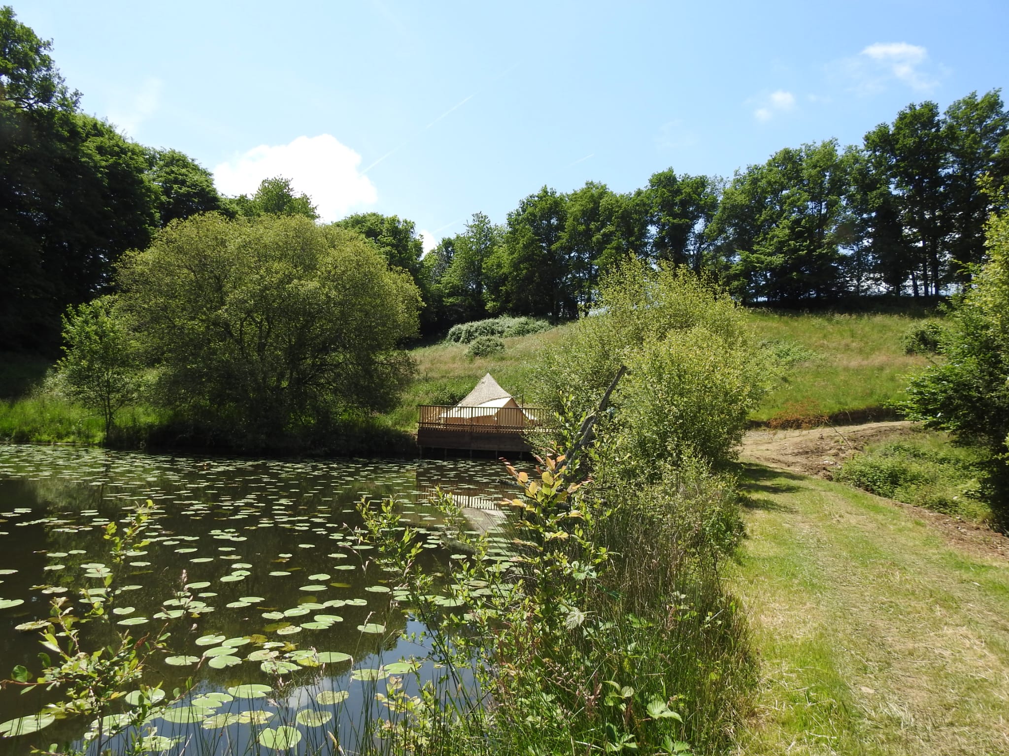 Tent aan de vijver at Les Secrets de la Nature — photo 8