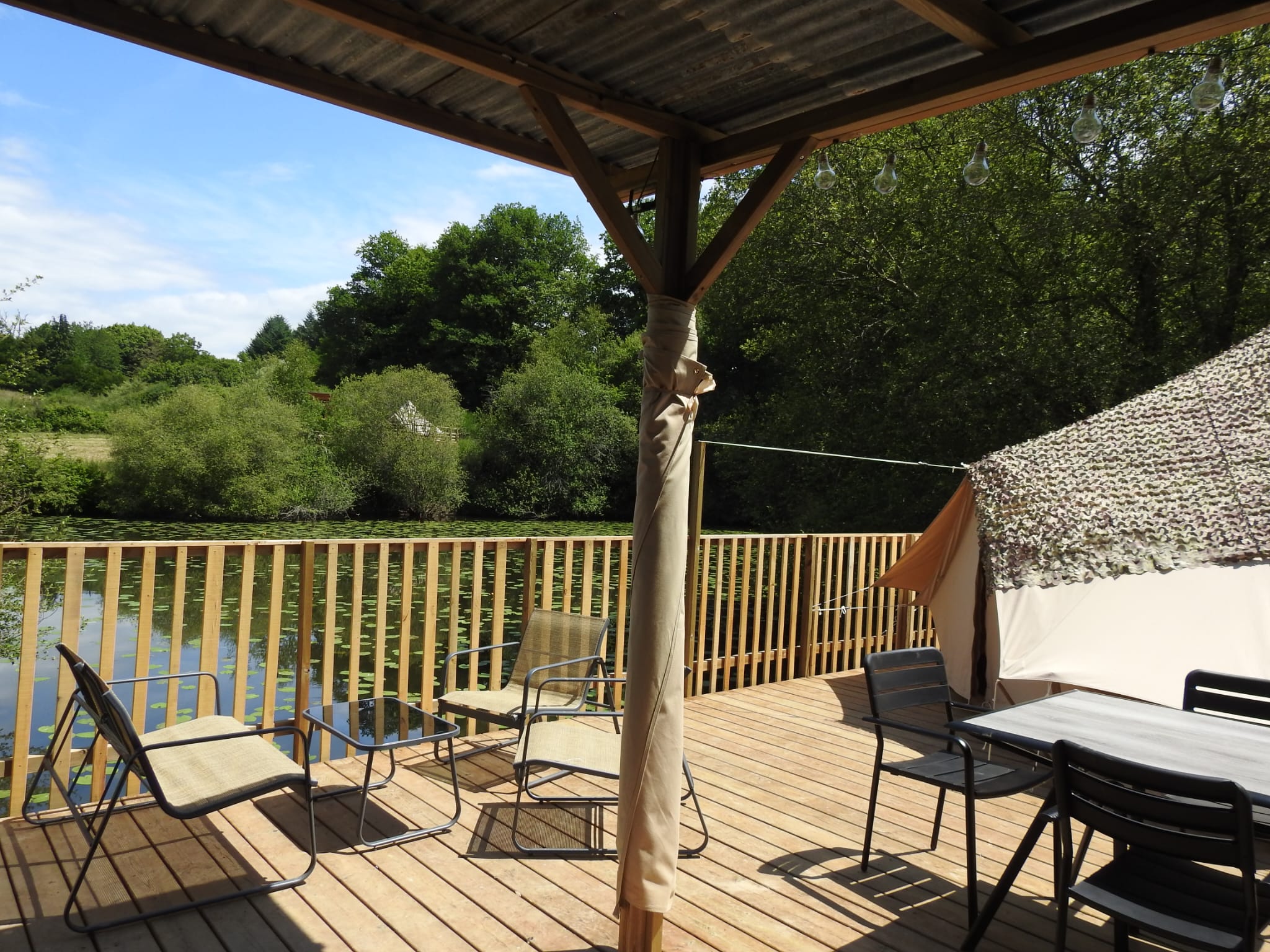 Tent aan de vijver at Les Secrets de la Nature — photo 10
