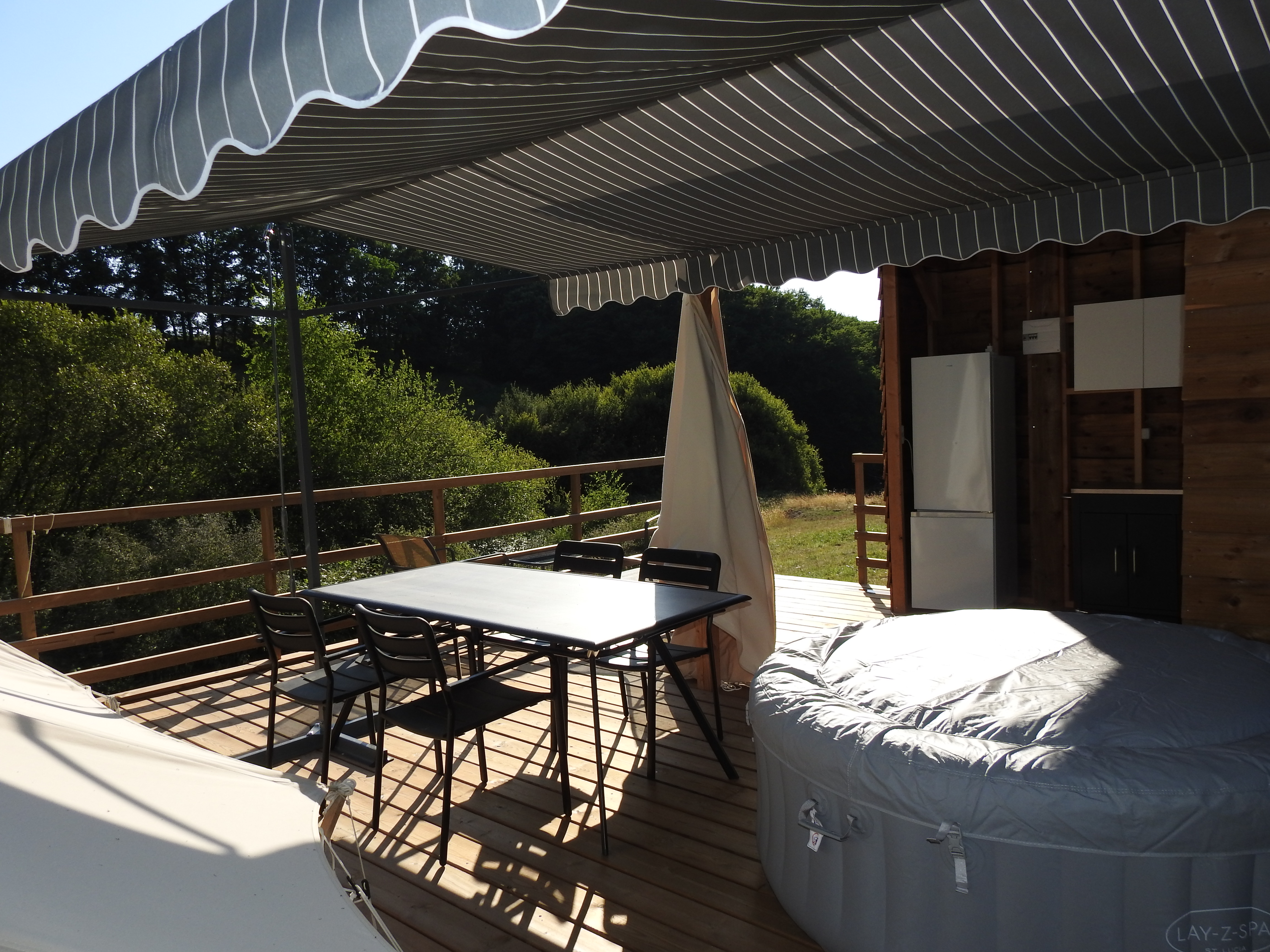 Tent bij het bospad at Les Secrets de la Nature — photo 7