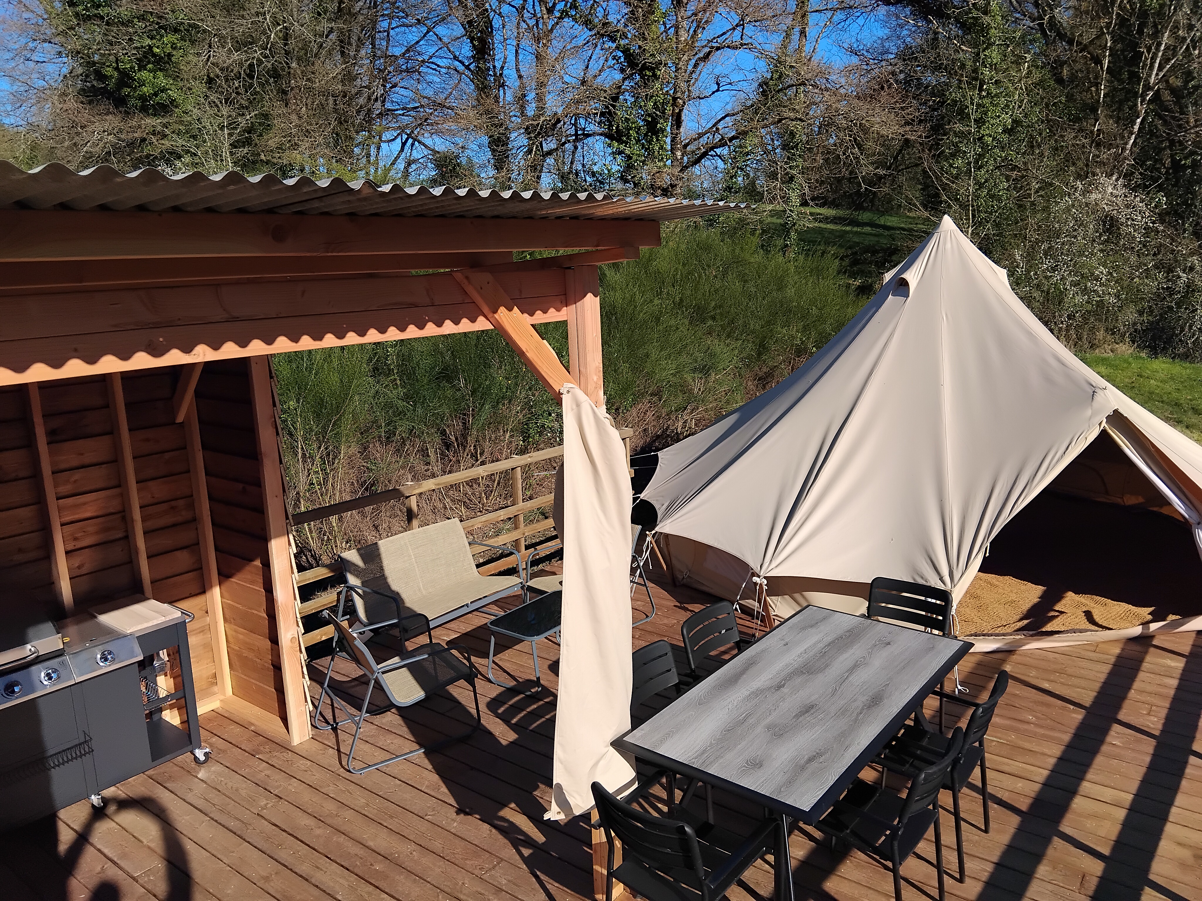 Tent bij het bospad at Les Secrets de la Nature — photo 8