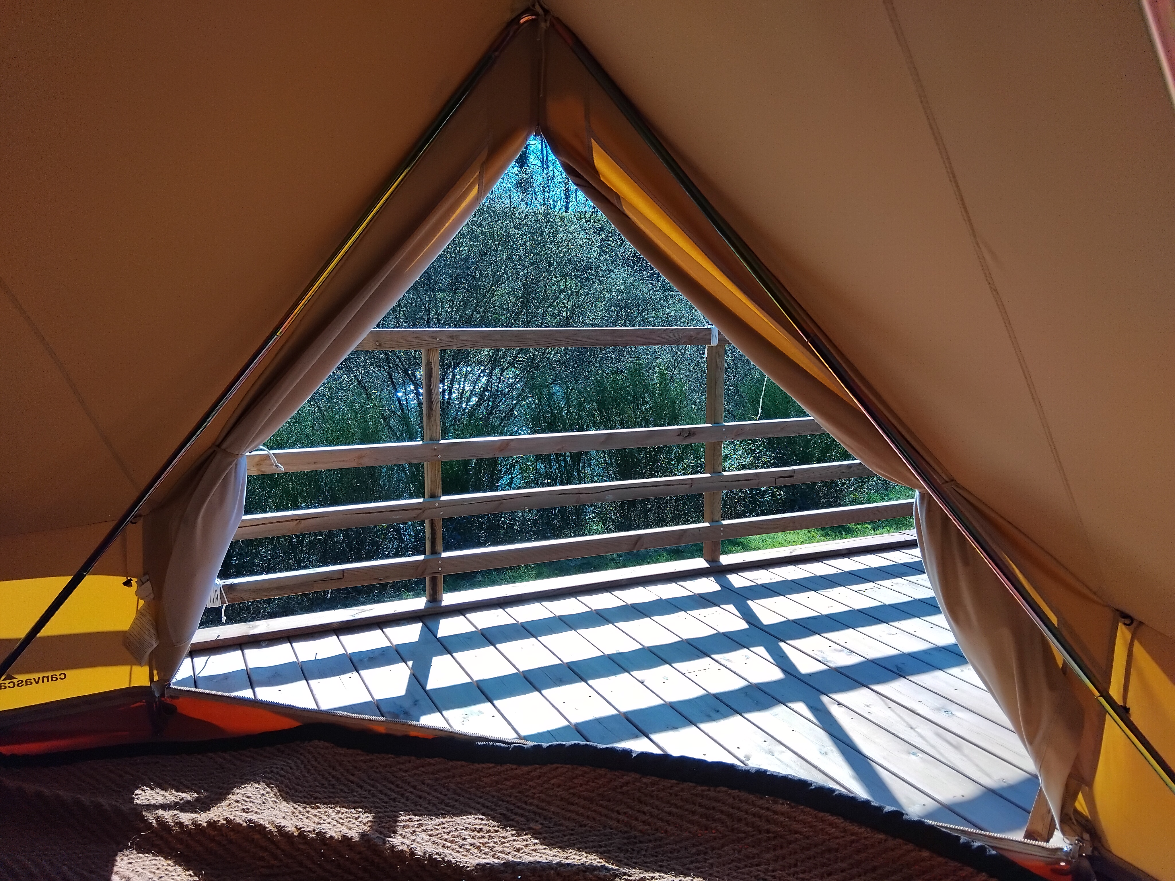 Tent bij het bospad at Les Secrets de la Nature — photo 10
