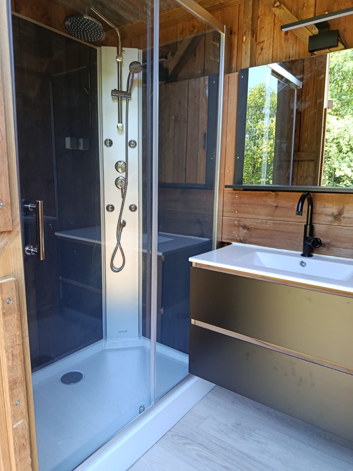 Tent bij het bospad at Les Secrets de la Nature — photo 11