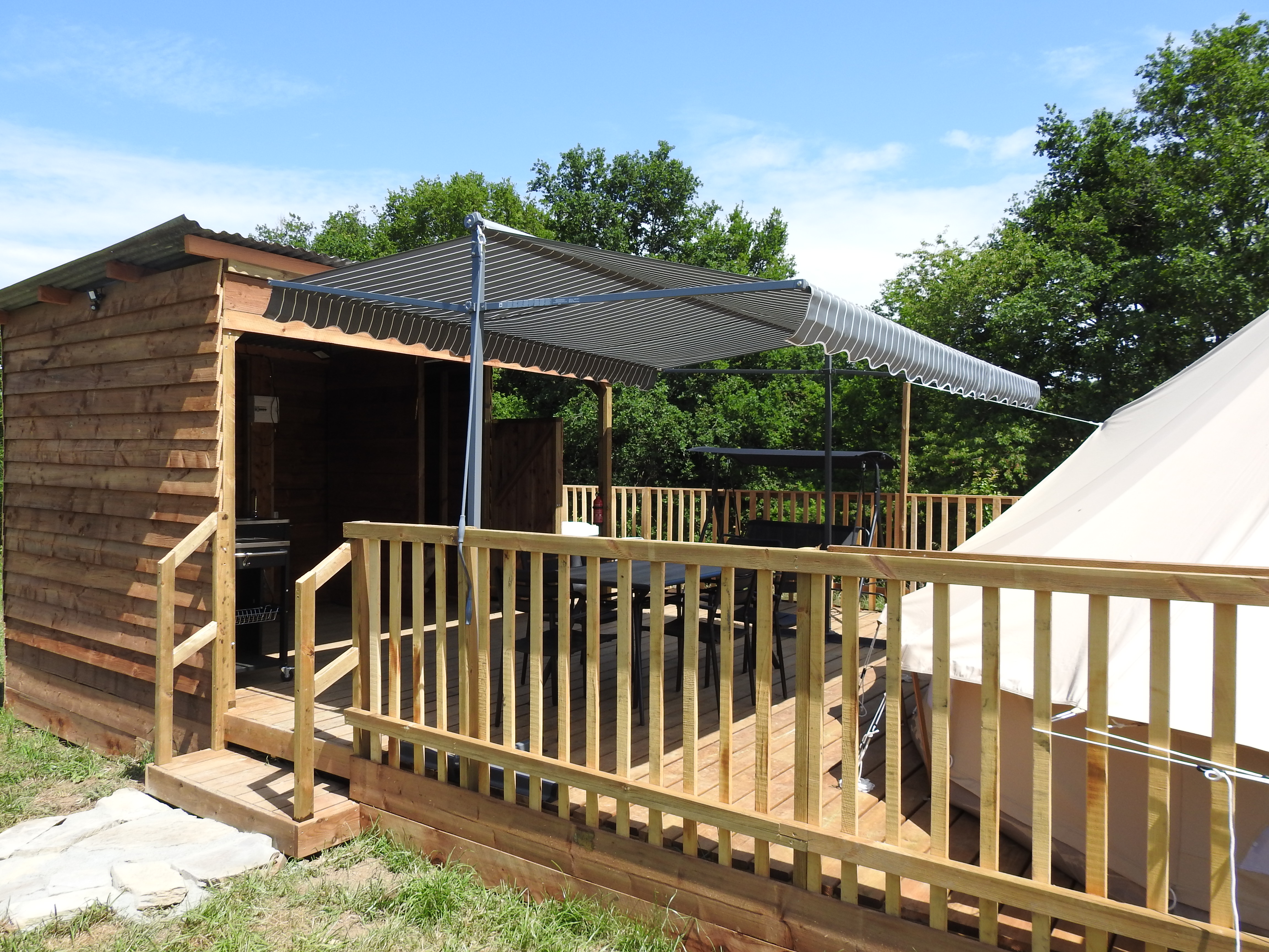 Glampingtent met privéjacuzzi at Les Secrets de la Nature — photo 2