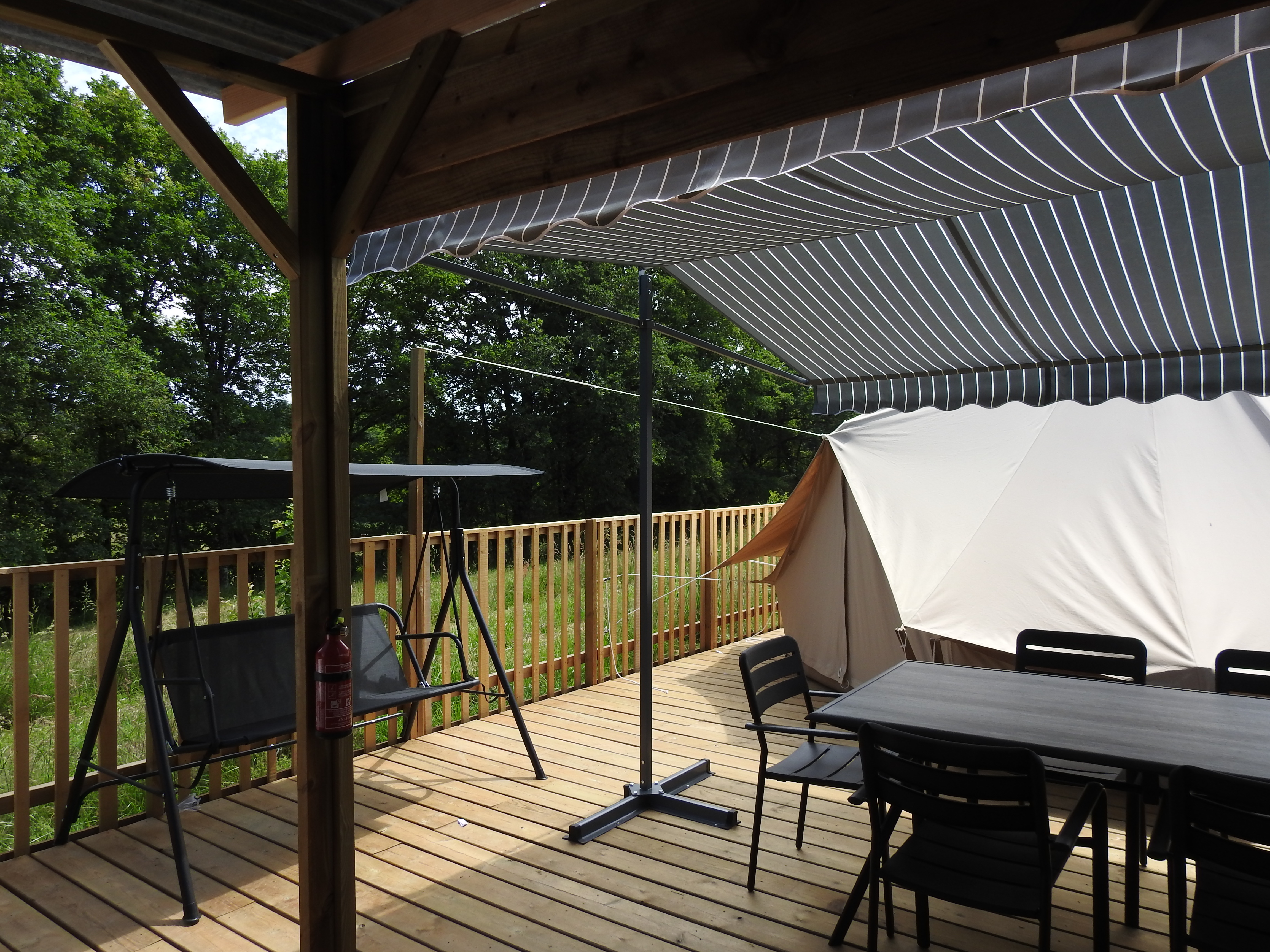 Glampingtent met privéjacuzzi at Les Secrets de la Nature — photo 5