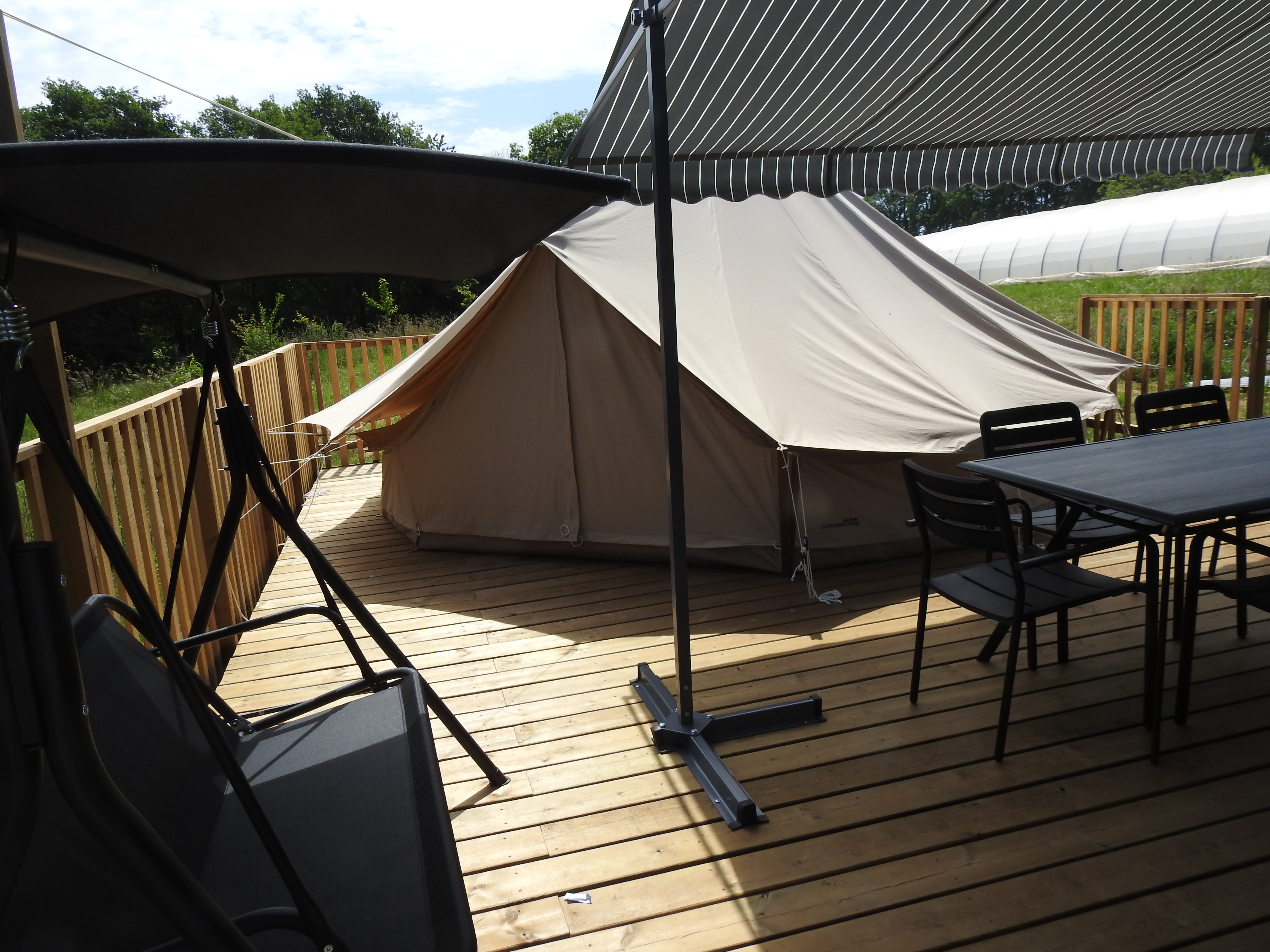 Glampingtent met privéjacuzzi at Les Secrets de la Nature — photo 6