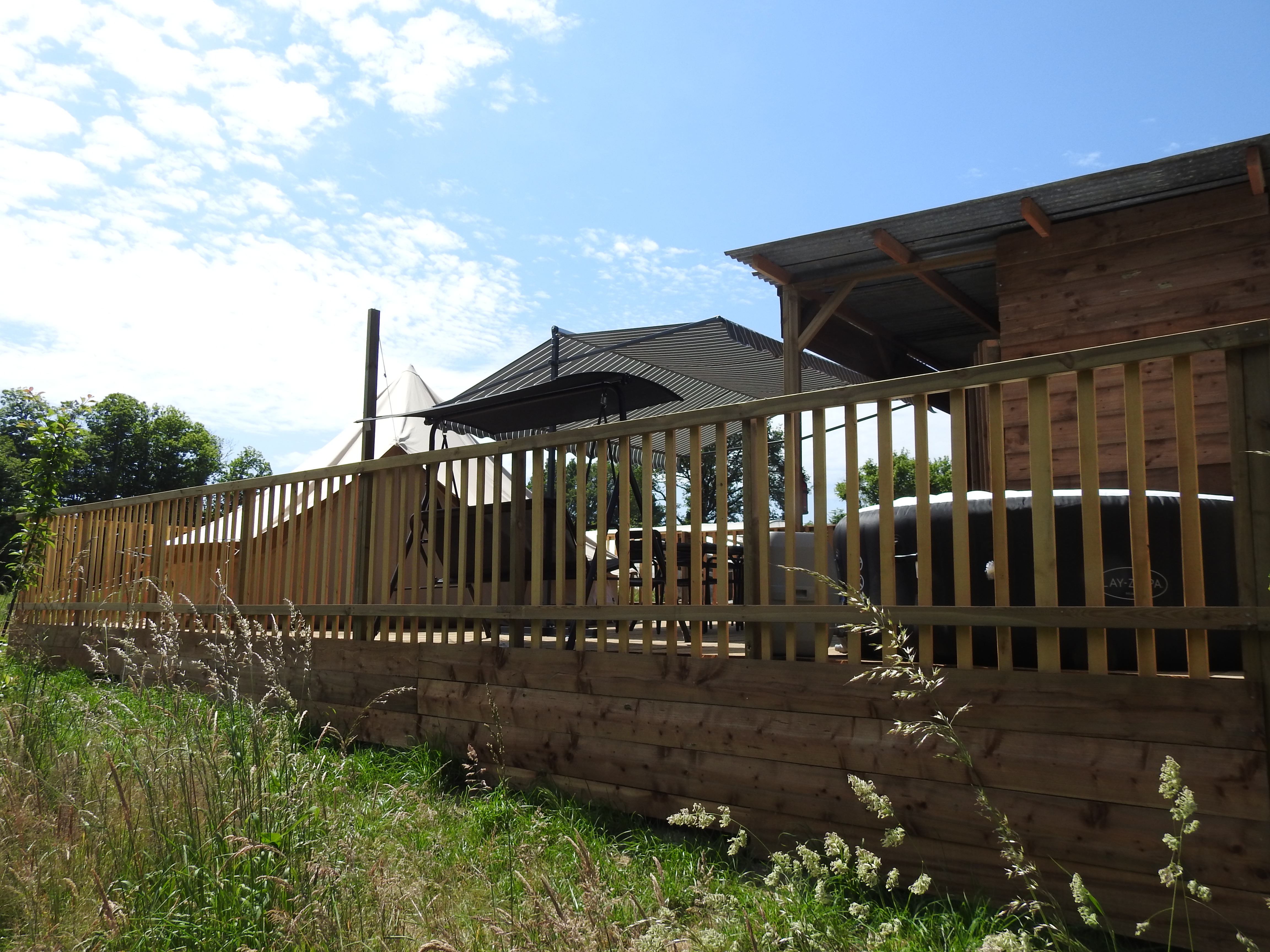 Glampingtent met privéjacuzzi at Les Secrets de la Nature — photo 9