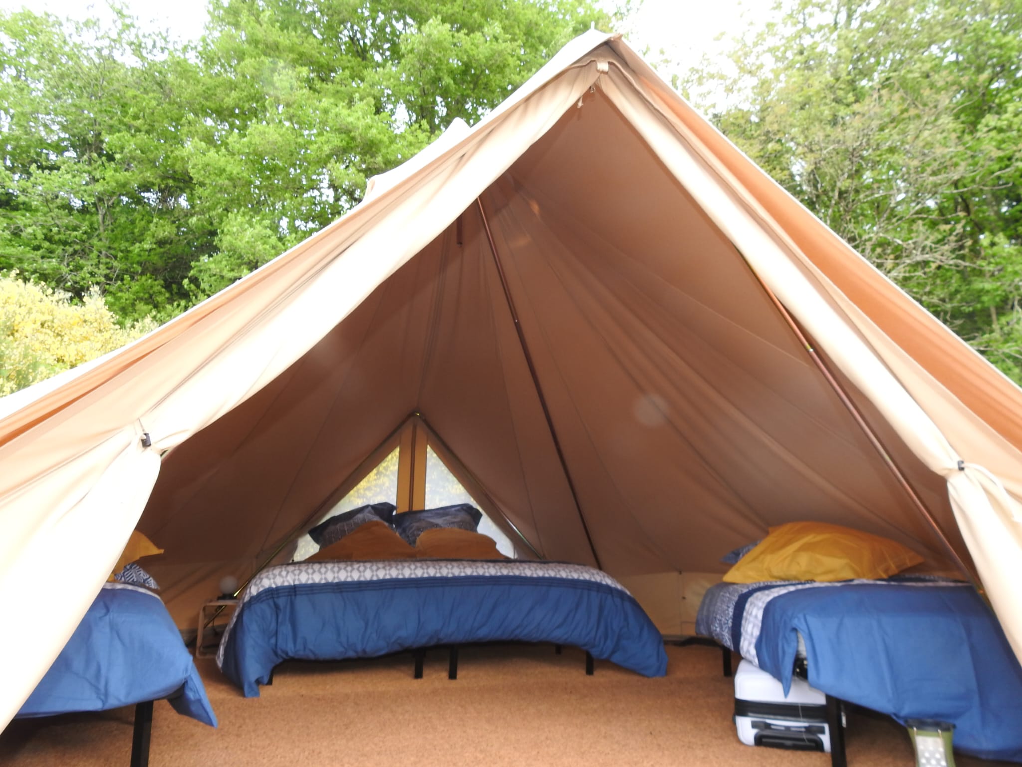 Glampingtent met privéjacuzzi at Les Secrets de la Nature — photo 11